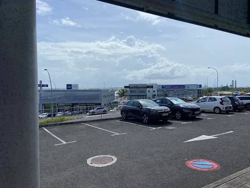 Adonicam Laurence - photo 3