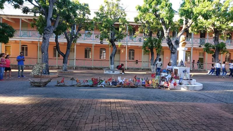 Lycée Gerville Réache - photo 2