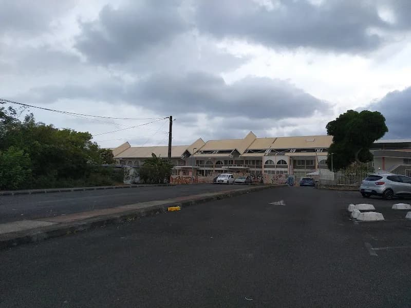 Lycée Rivière des Pères