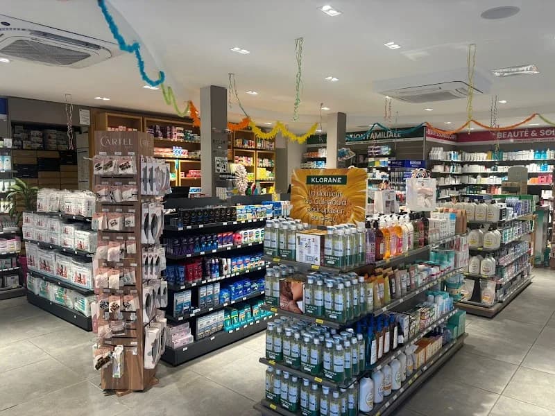 Pharmacie du Centre  Basse Terre - photo 2