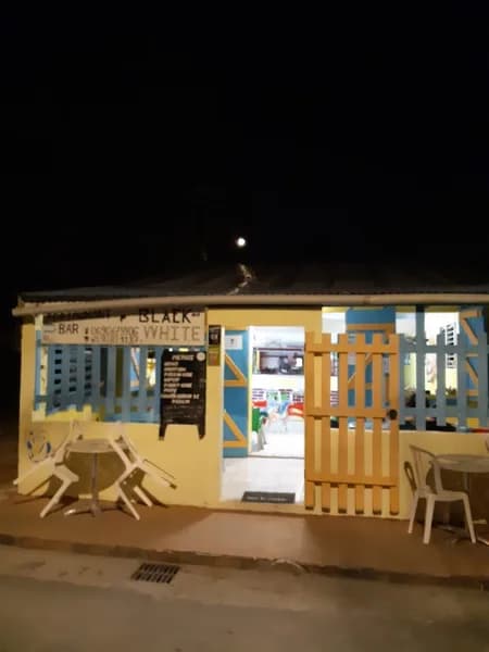 Restaurant Black and White La Désirade