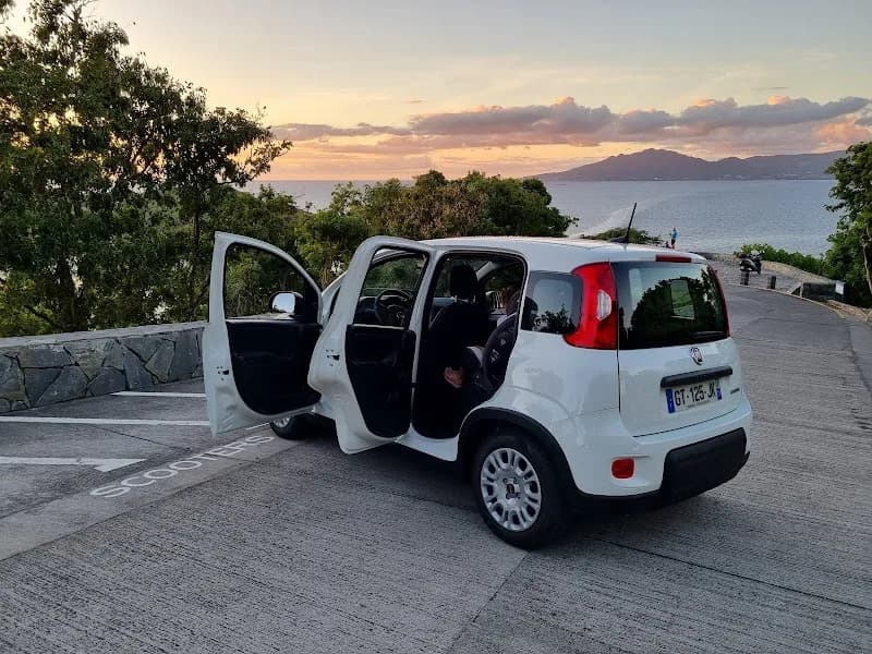 Location de voiture Terre de Haut Location - photo 2