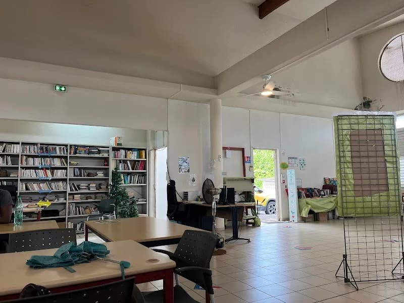 Bibliothèque Petit-Bourg