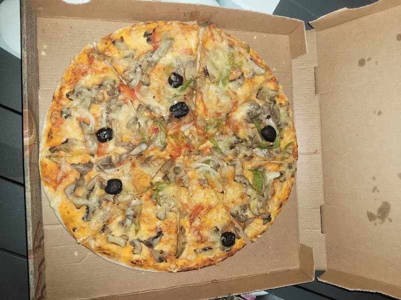 Pizzeria Las Palmas - photo 2